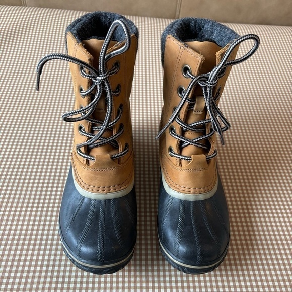 Sorel Hand-crafted waterproof lace up winter women’s boots. Size 7.5 - Picture 11 of 16